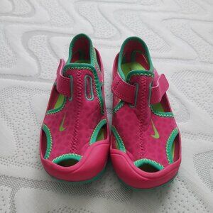 Nike Toddler Closed-Toe Sandals